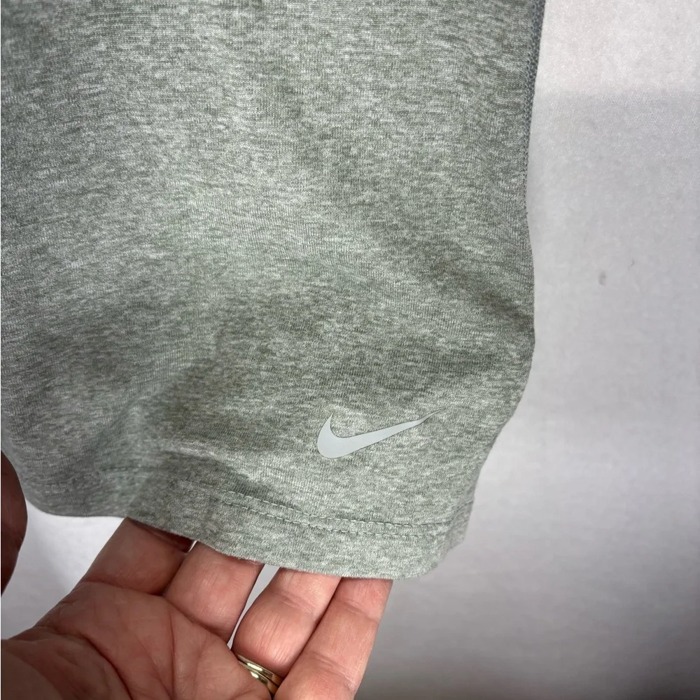 NIKE Razorback Tank Top XS Gray Women's Stretch Gym Activewear Dri-Fit‎